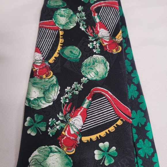 Tabasco Hot Sauce 100% Silk Black St. Patrick's Day Leprechaun Tie - Picture 4 of 9